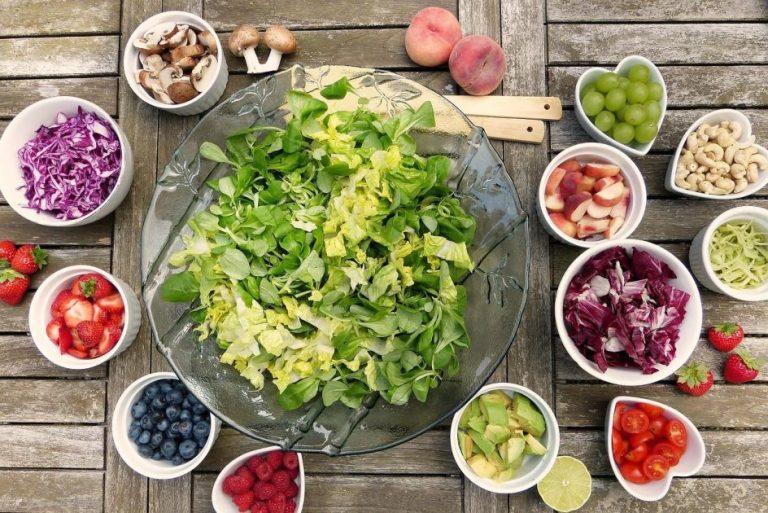 Maaltijdboxen met voorgepland menu voor gezinnen, inclusief ingrediënten en recepten klaar voor bereiding thuis