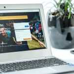 Visuele weergave met drie tips voor een interessante website: domeinnaam, content en gebruiksvriendelijkheid