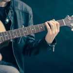 Beginner gitaar kopen: akoestische gitaar met tips voor selectie en kwaliteitscontrole
