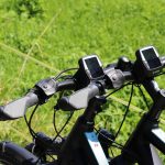 Trends in fietsen en e-bikes voor 2023: moderne elektrische fiets met geavanceerde technologie