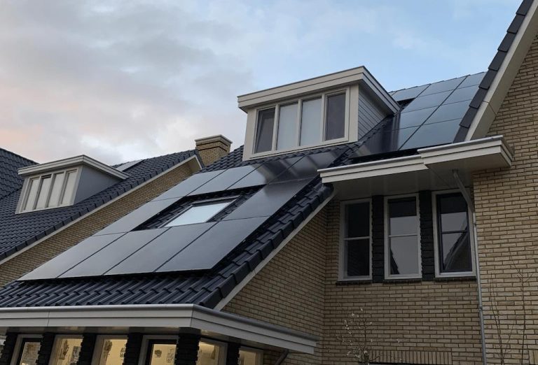 Glas-folie zonnepanelen uit Barendrecht met innovatieve folielaag tussen glasplaten voor optimale duurzaamheid