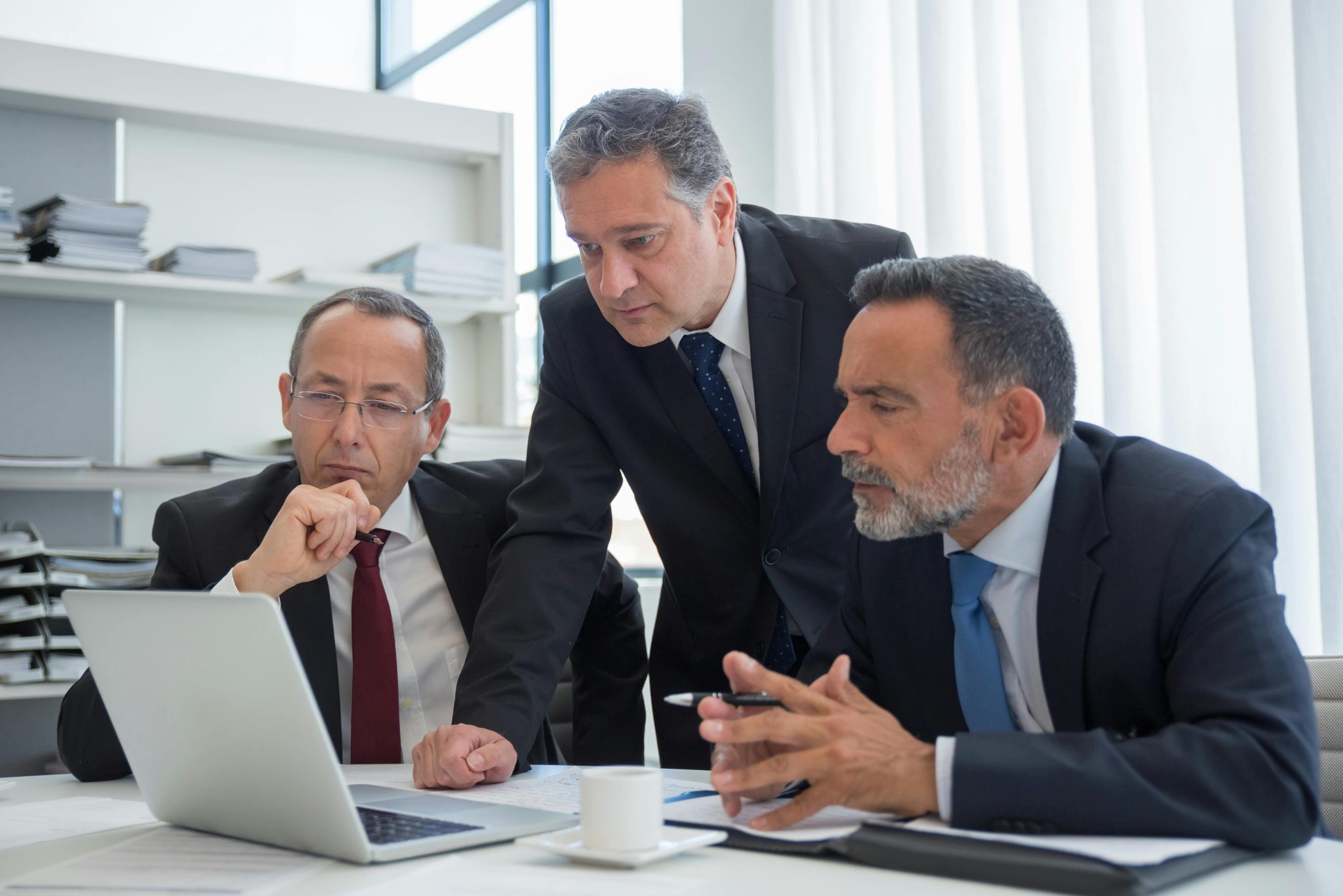 Blog Twee professionals in gesprek over fiscale mediation en belastinggeschillen in een kantooromgeving