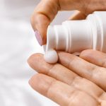 Afbeelding van CG-proof moisturizer producten en natuurlijke ingrediënten voor krullend haar hydratatie