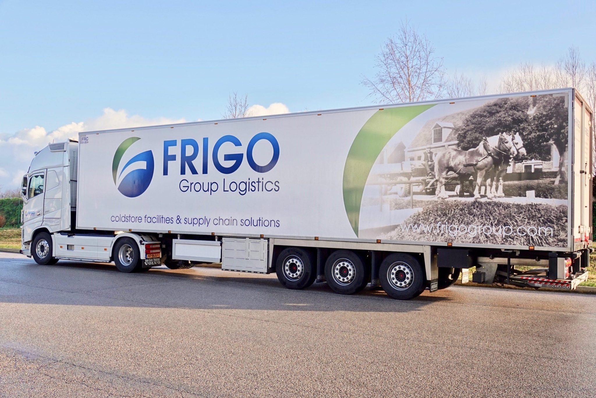 Frigo Group koeltruck met realtime temperatuurmonitoring en GPS-tracking voor geconditioneerd transport naar Frankrijk en Eur